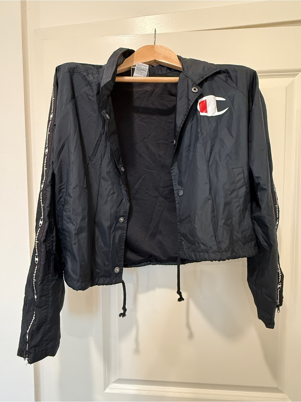 Champion women’s cropped windbreaker jacket SIZE M